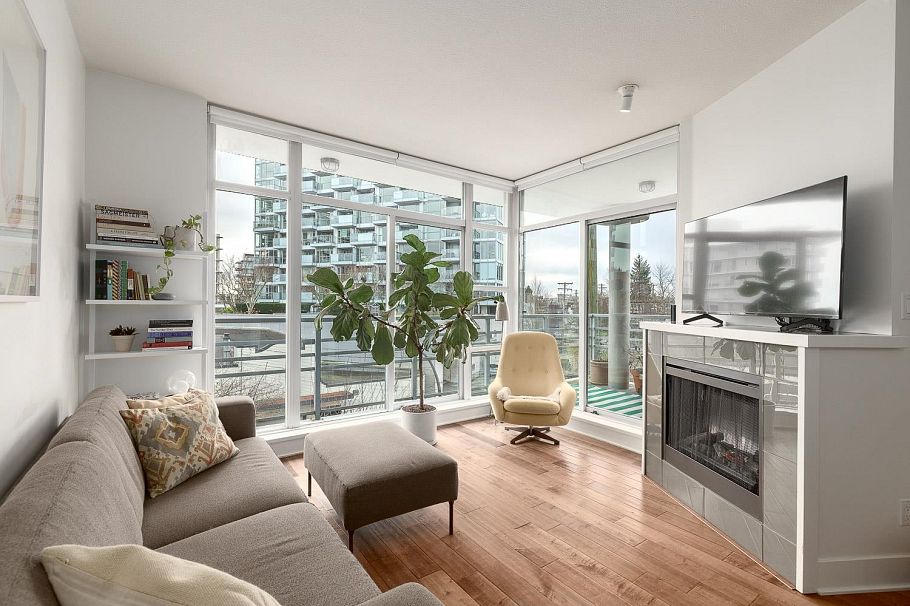 412 298 E 11th Avenue Vancouver, BC - 2