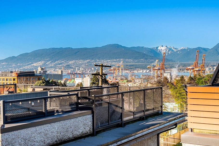 1865 Adanac Street Vancouver, BC - 31