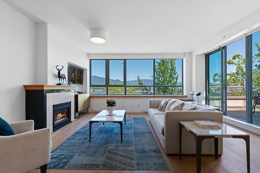 L302 1550 Coal Harbour Quay Vancouver, BC - 3