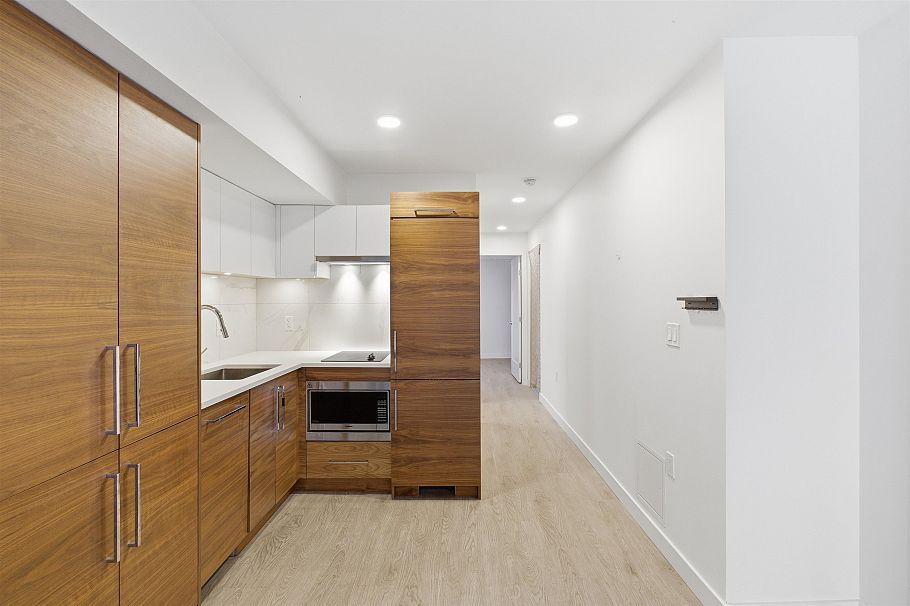 33 720 E 3rd Street North Vancouver, BC - 15