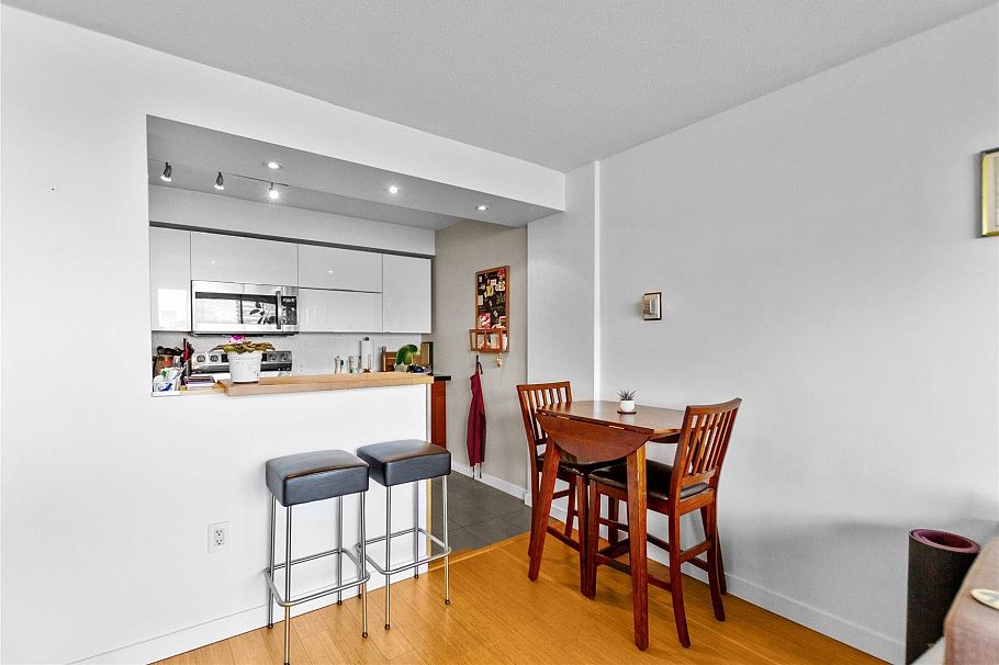 1205 1850 Comox Street Vancouver, BC - 9