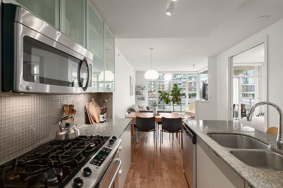 412 298 E 11th Avenue Vancouver, BC - 6