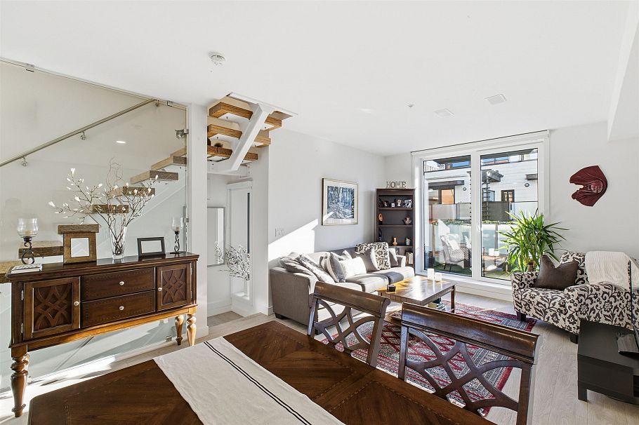 33 720 E 3rd Street North Vancouver, BC - 5