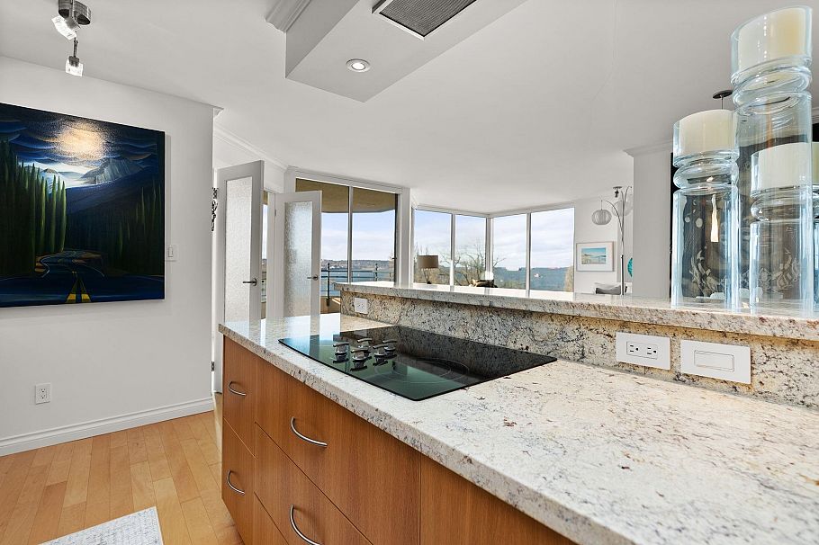 702 1311 Beach Avenue Vancouver, BC - 13