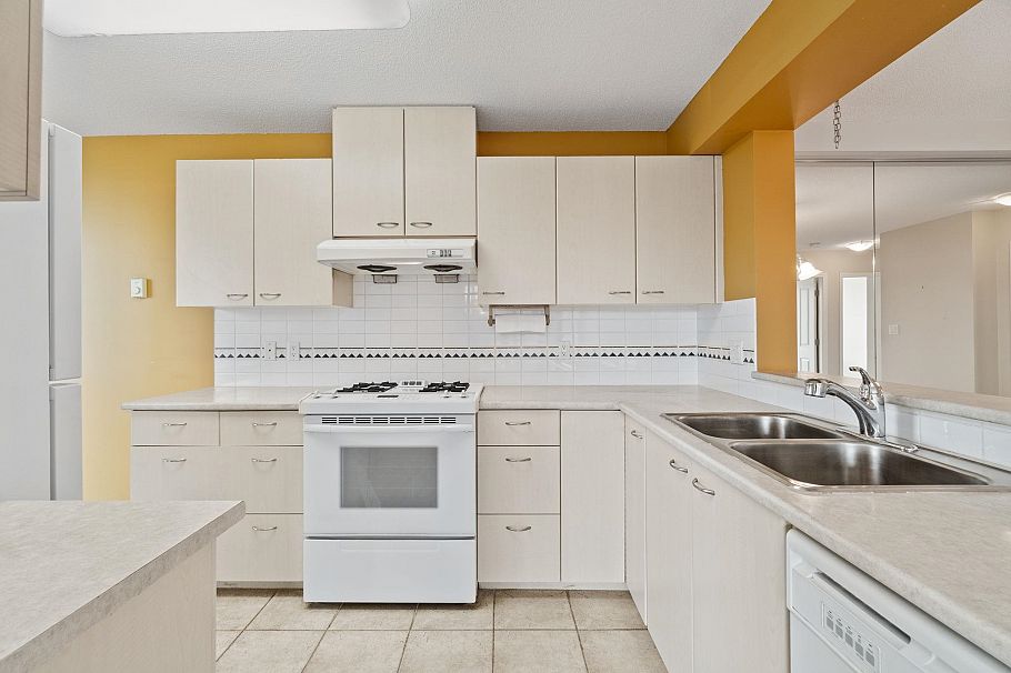 801 5848 Olive Avenue Burnaby, BC - 4