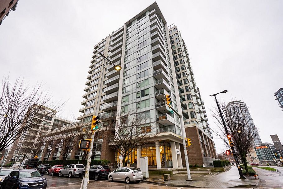 213 110 Switchmen Street Vancouver, BC - 2