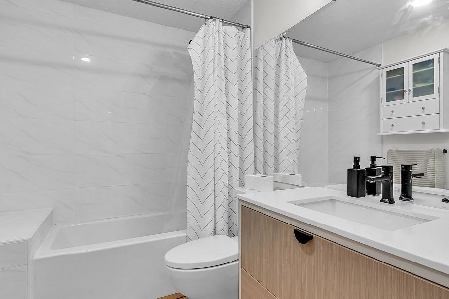 305 1500 Ostler Court North Vancouver, BC - 24