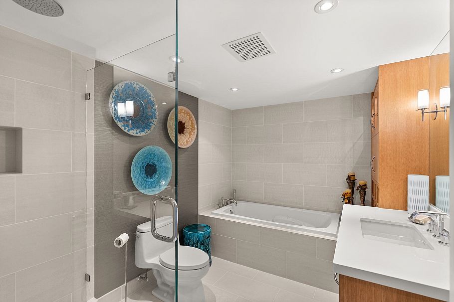 702 1311 Beach Avenue Vancouver, BC - 19