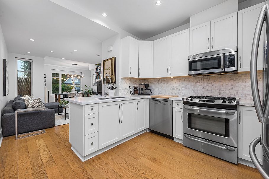 323 E 7th Avenue Vancouver, BC - 9