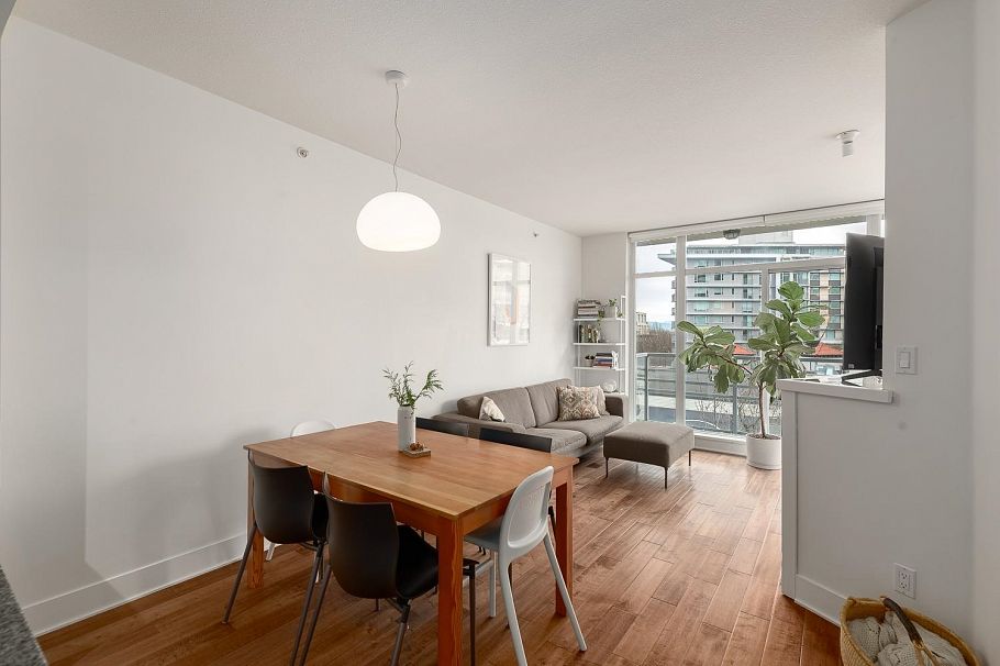 412 298 E 11th Avenue Vancouver, BC - 11