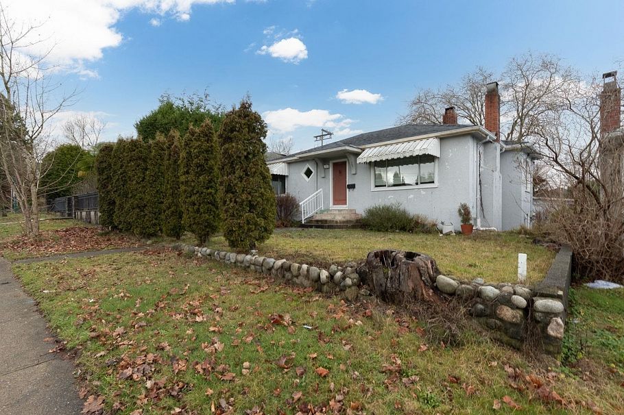 21 E 41st Avenue Vancouver, BC - 1