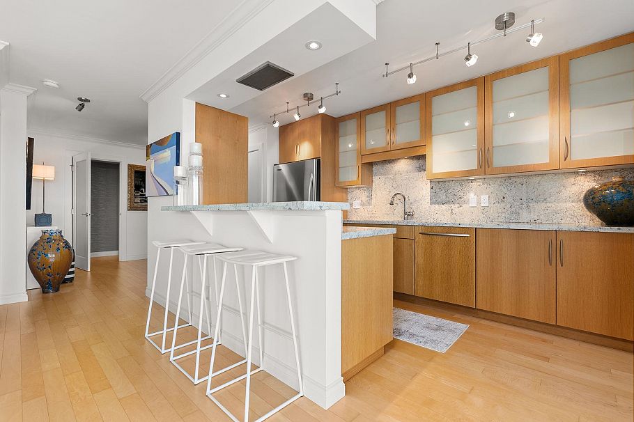 702 1311 Beach Avenue Vancouver, BC - 9