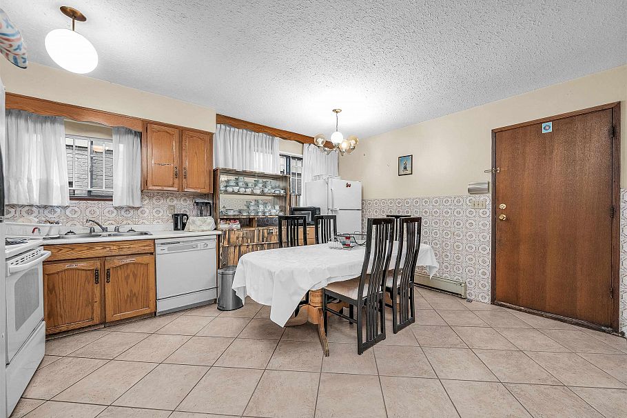 3112 E 1st Avenue Vancouver, BC - 22