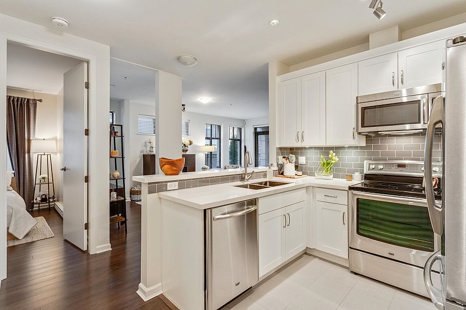 104 2065 W 12th Avenue Vancouver, BC - 5