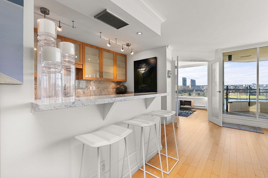 702 1311 Beach Avenue Vancouver, BC - 10