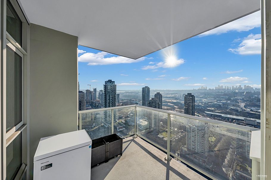 3311 4168 Lougheed Highway Burnaby, BC - 2