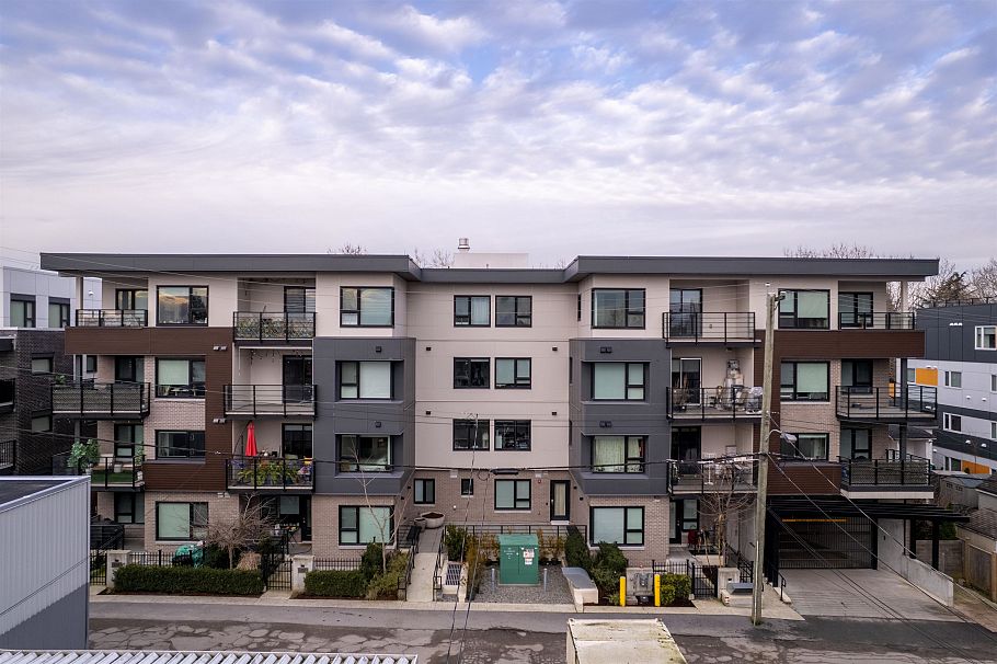 405 2666 Duke Street Vancouver, BC - 1