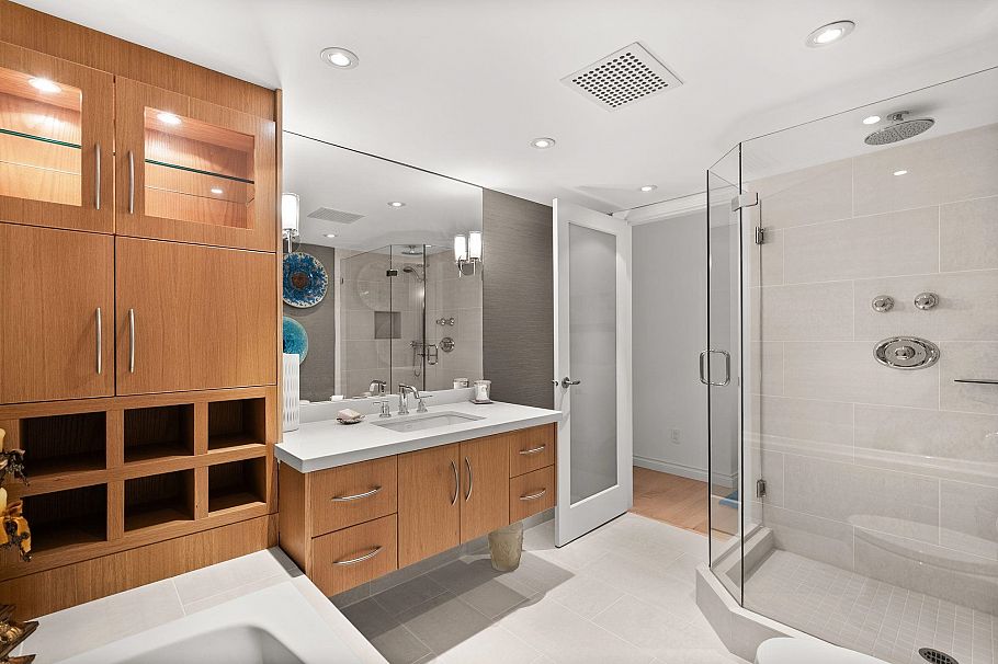 702 1311 Beach Avenue Vancouver, BC - 20