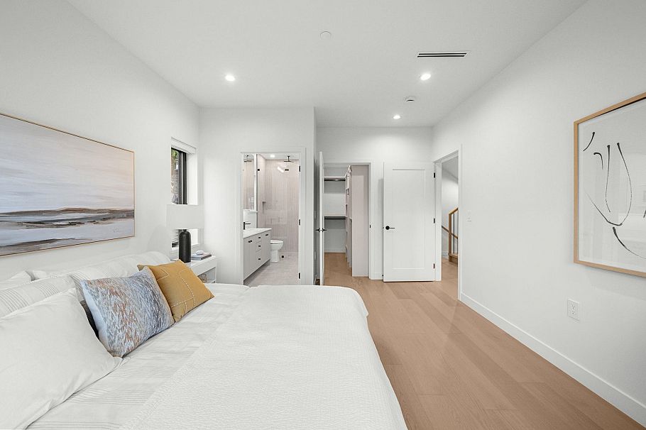 2 2247 Parker Street Vancouver, BC - 16