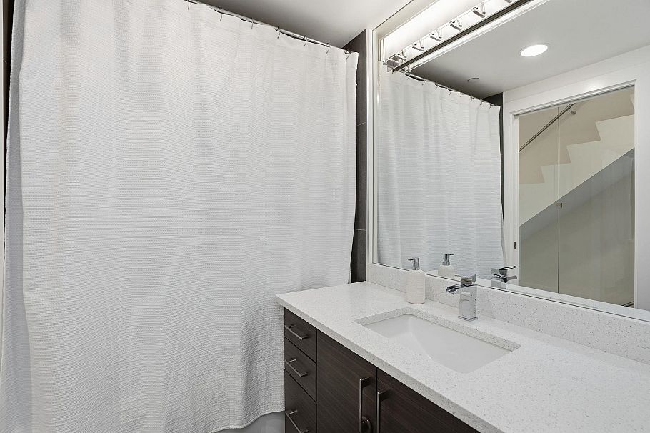 4 1851 Adanac Street Vancouver, BC - 17