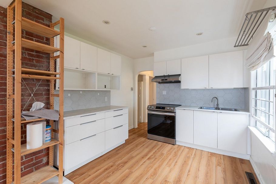 21 E 41st Avenue Vancouver, BC - 18