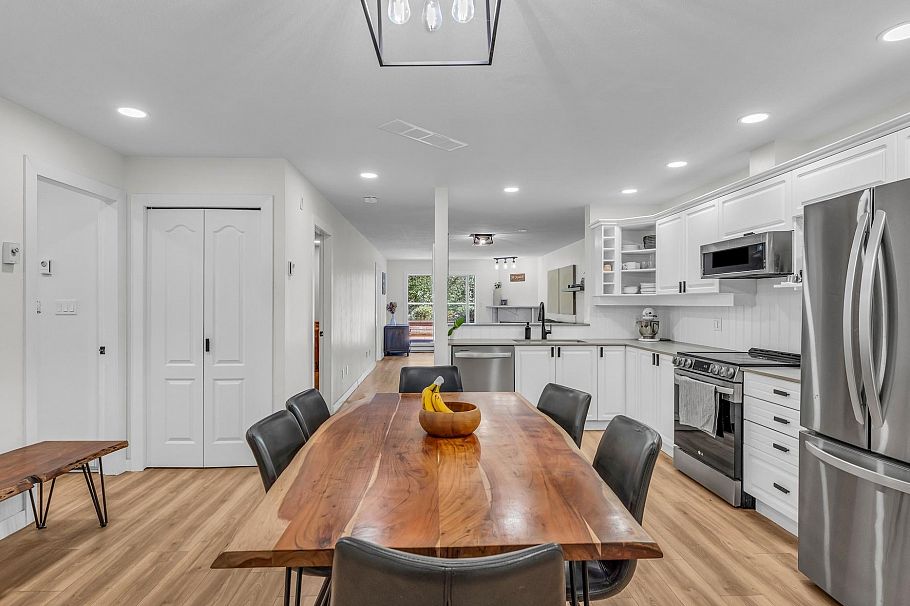 305 1500 Ostler Court North Vancouver, BC - 7