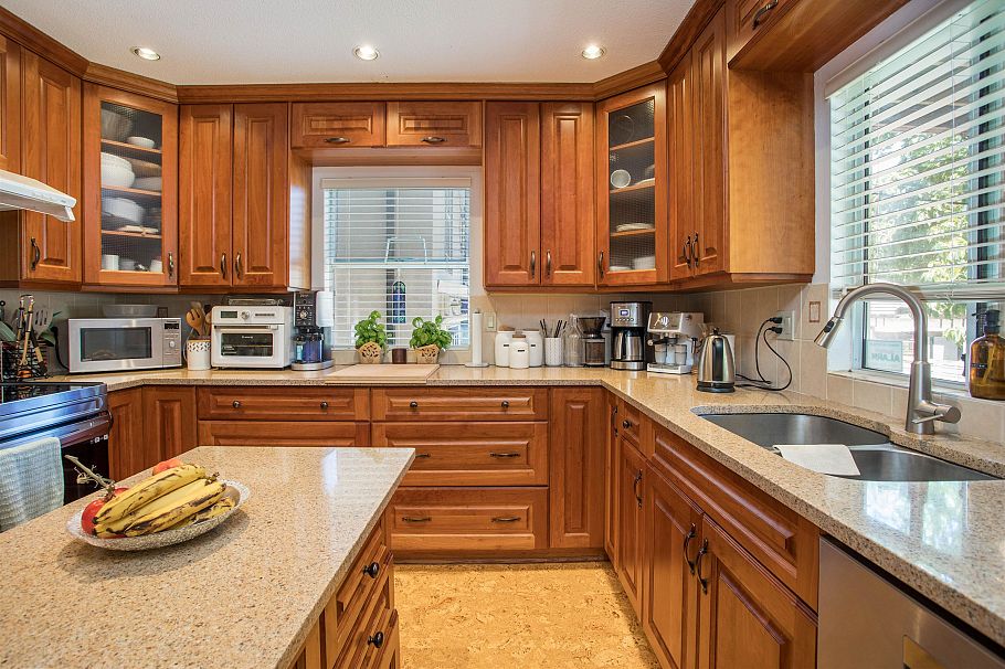 2945 W 12th Avenue Vancouver, BC - 6