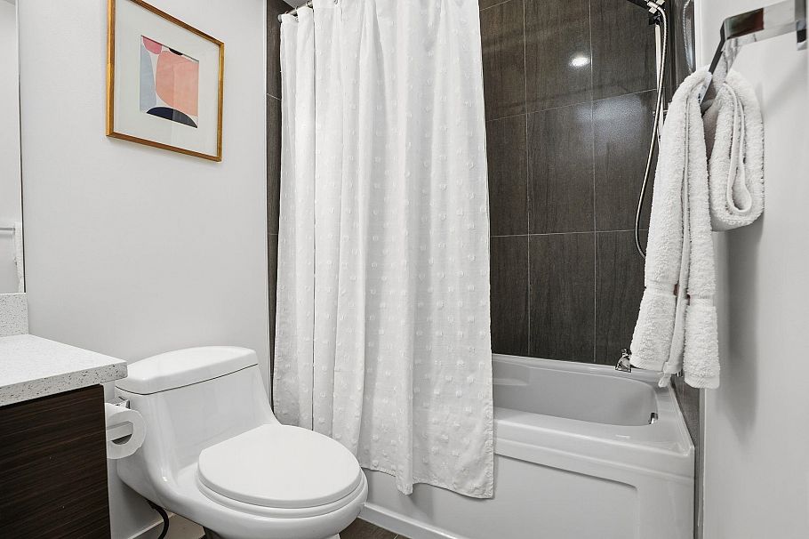 4 1851 Adanac Street Vancouver, BC - 34