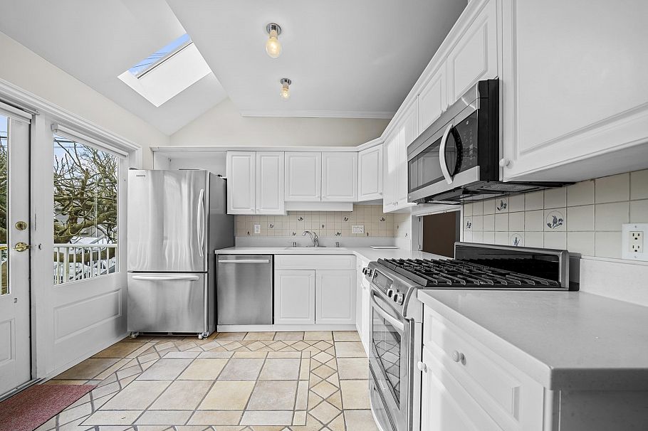 1928 W 13th Avenue Vancouver, BC - 14