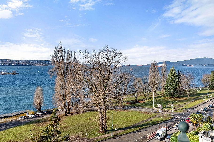 702 1311 Beach Avenue Vancouver, BC - 1