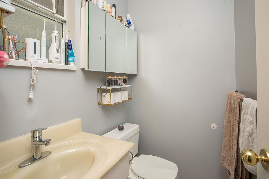 2945 W 12th Avenue Vancouver, BC - 22