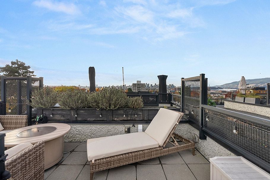 4 1851 Adanac Street Vancouver, BC - 2