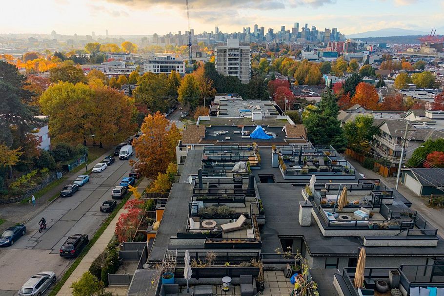 4 1851 Adanac Street Vancouver, BC - 37