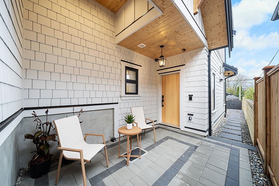 2 2247 Parker Street Vancouver, BC - 25