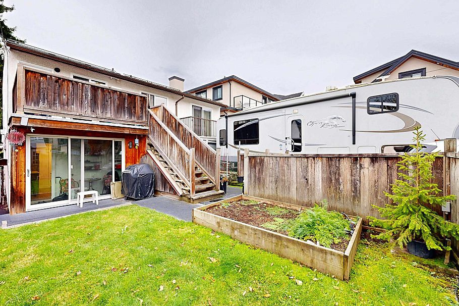 3554 Haida Drive Vancouver, BC - 35