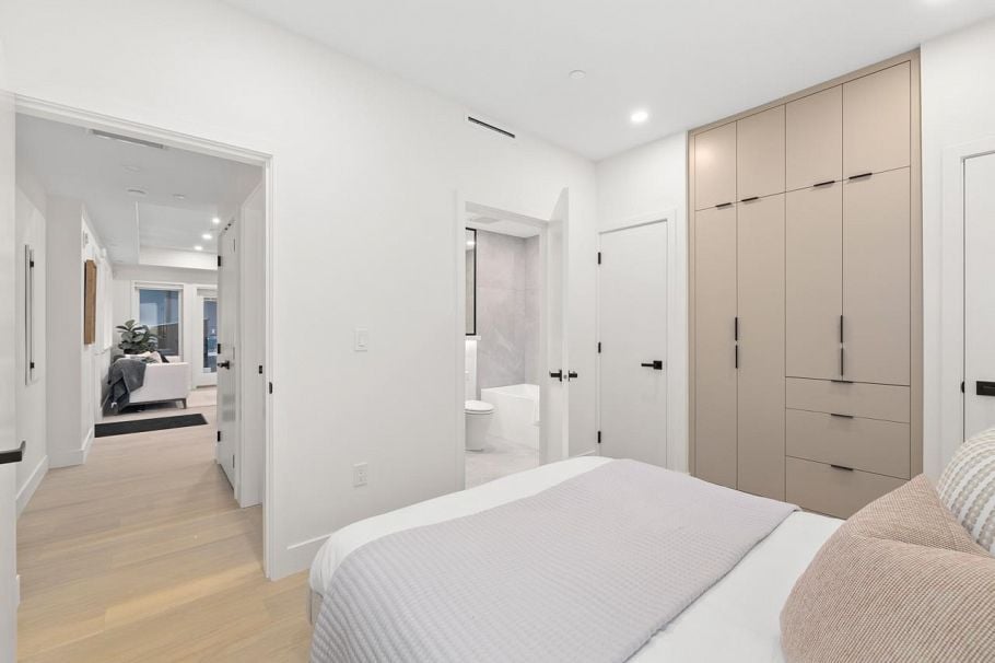 2432 W 49th Avenue Vancouver, BC - 14