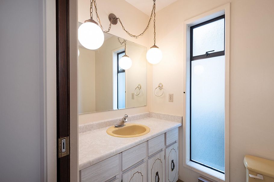 3812 W 24th Avenue Vancouver, BC - 18