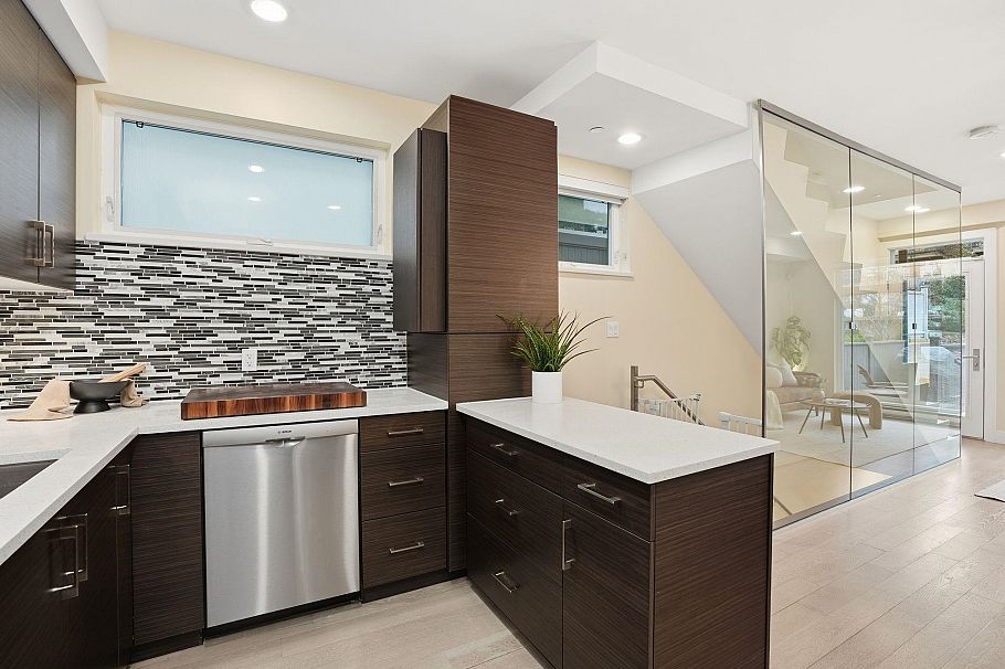 4 1851 Adanac Street Vancouver, BC - 14