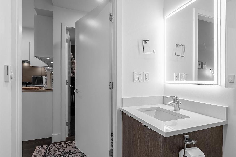 405 2666 Duke Street Vancouver, BC - 16