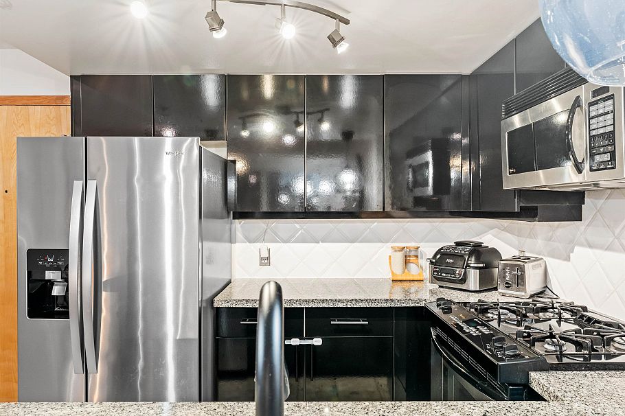 306 1328 W Pender Street Vancouver, BC - 9