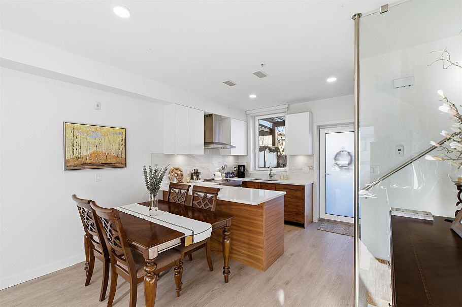 33 720 E 3rd Street North Vancouver, BC - 9