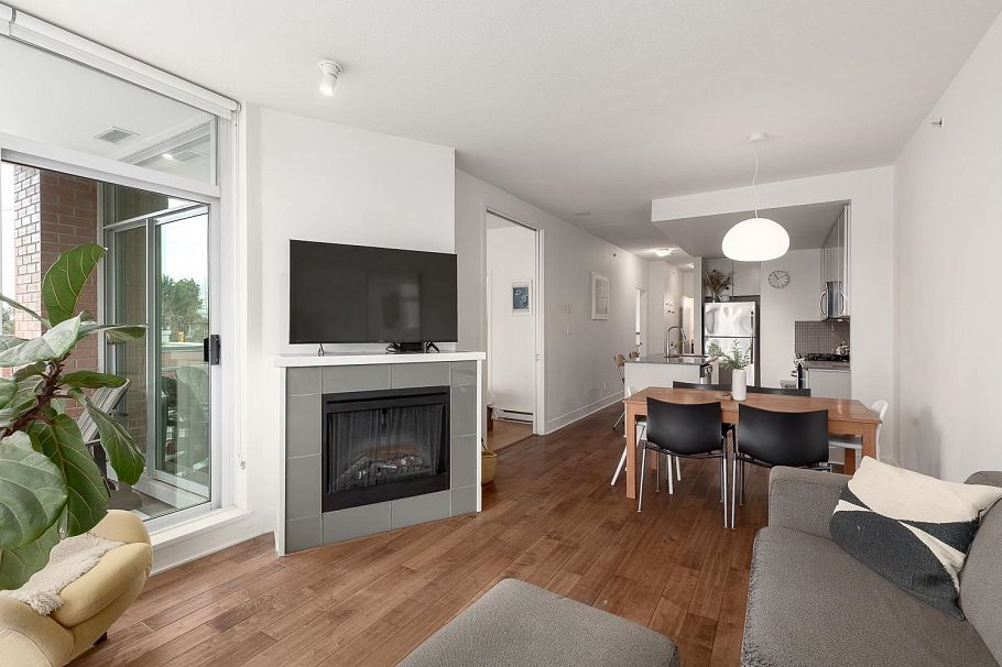 412 298 E 11th Avenue Vancouver, BC - 9