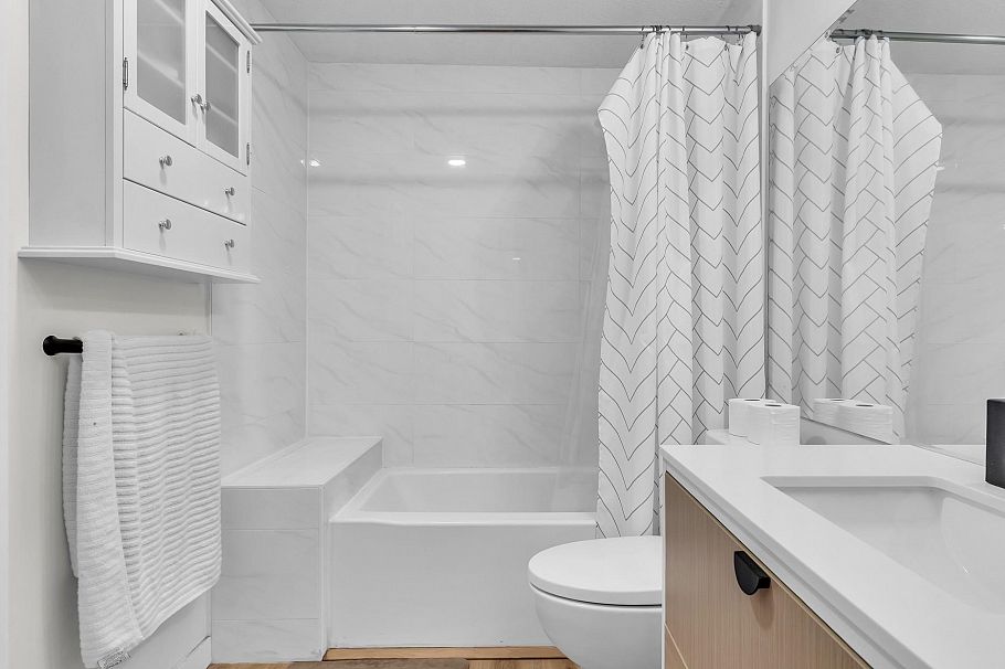 305 1500 Ostler Court North Vancouver, BC - 25