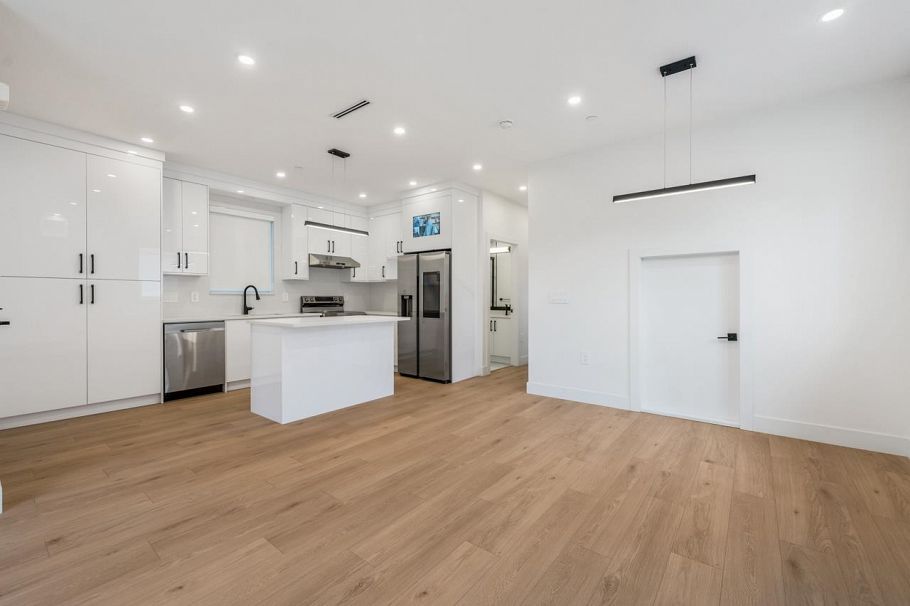 1 3096 Vanness Avenue Vancouver, BC - 5