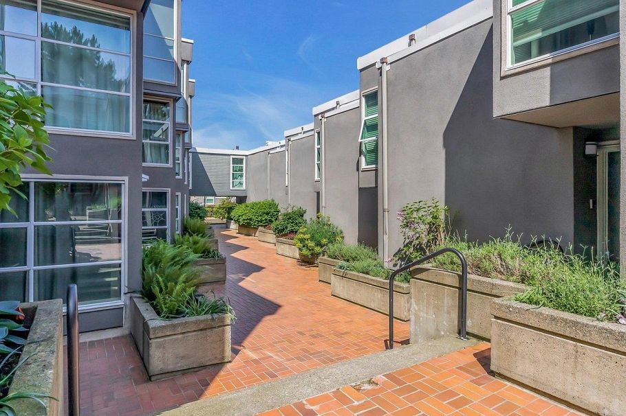 2217 Oak Street Vancouver, BC - 28