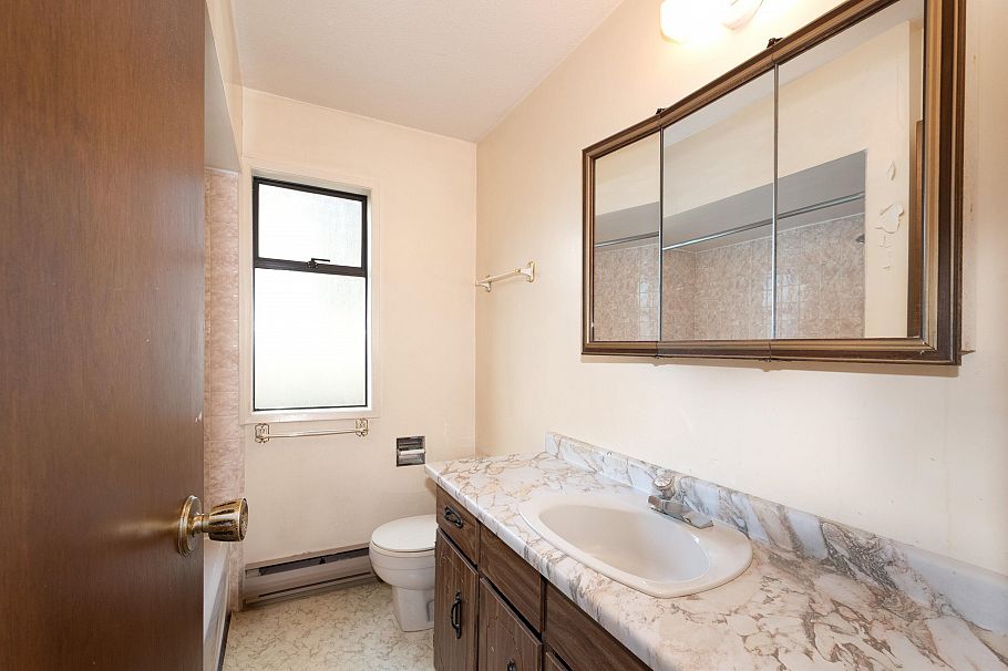 3812 W 24th Avenue Vancouver, BC - 28