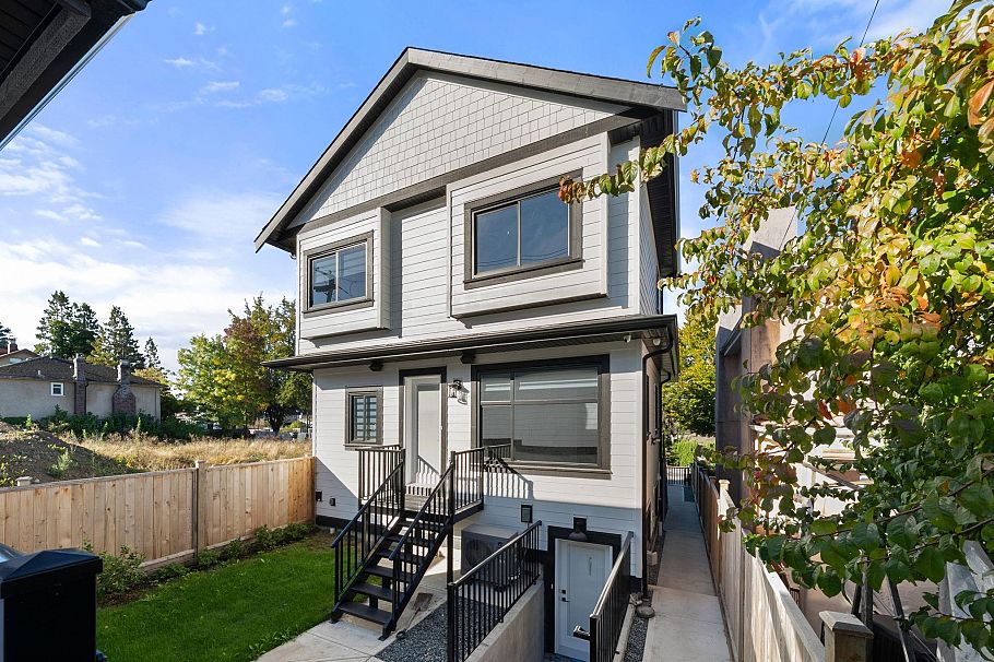 4318 Nanaimo Street Vancouver, BC - 1