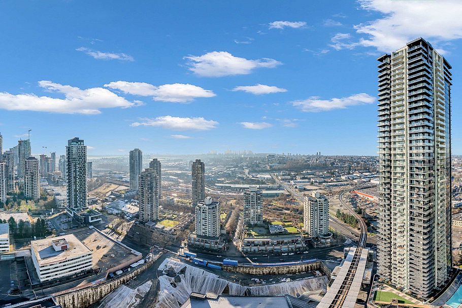 3311 4168 Lougheed Highway Burnaby, BC - 1