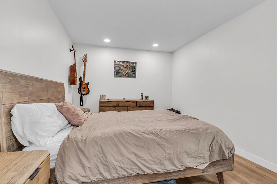 305 1500 Ostler Court North Vancouver, BC - 19