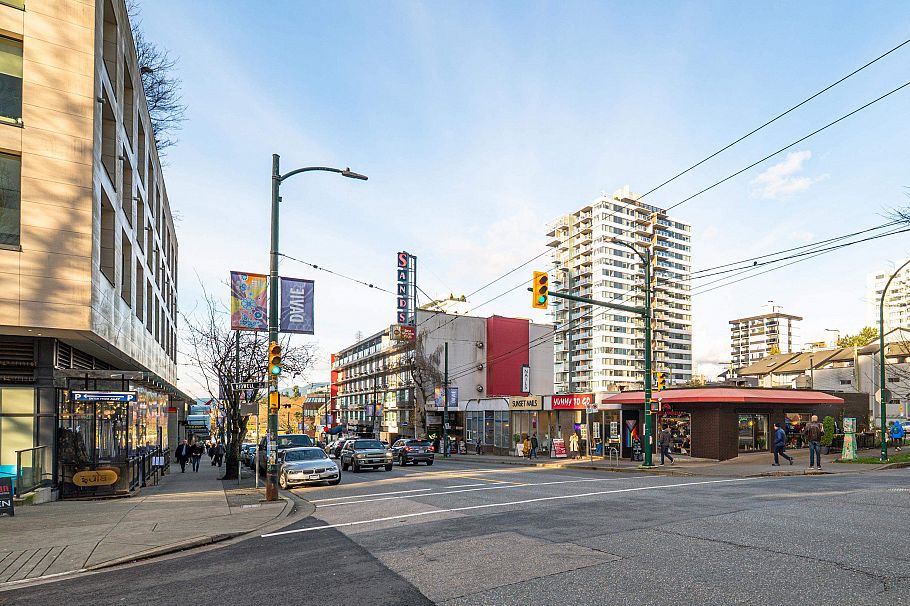 1403 1725 Pendrell Street Vancouver, BC - 36